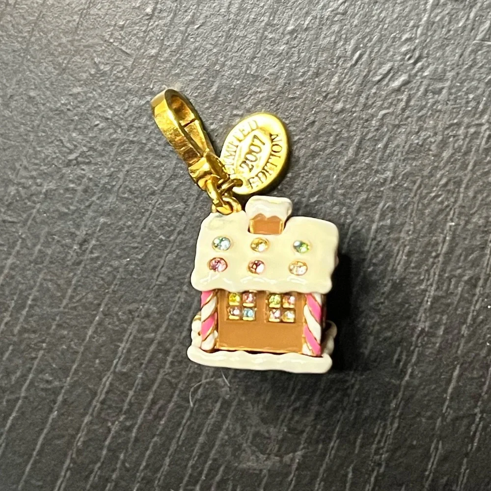 Juicy Couture 2007 Bracelet Charm Gingerbread House limited edition - Picture 7 of 8